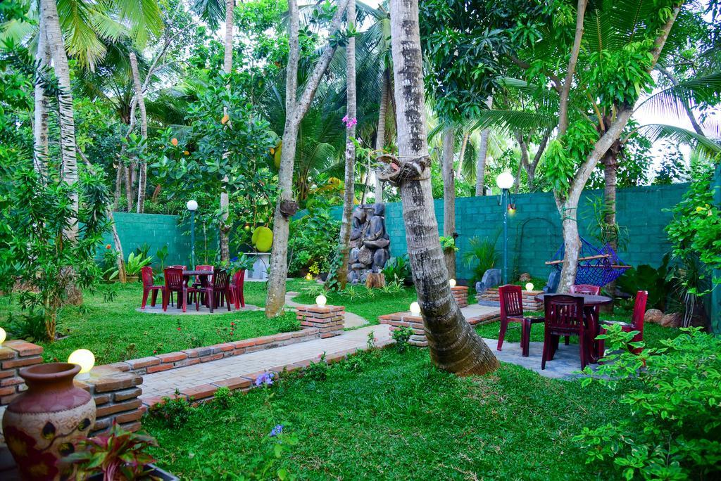 Hotel Moonstone Anuradhapura Exterior foto