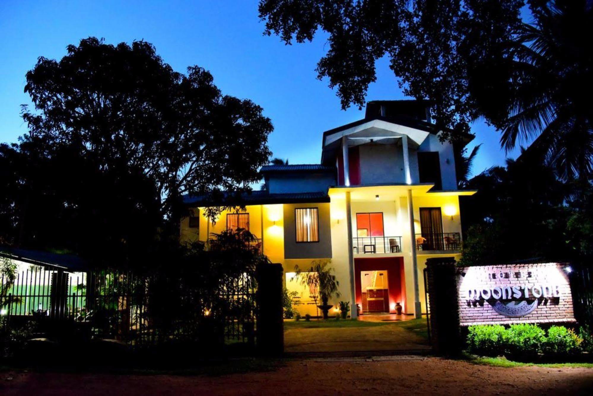 Hotel Moonstone Anuradhapura Exterior foto