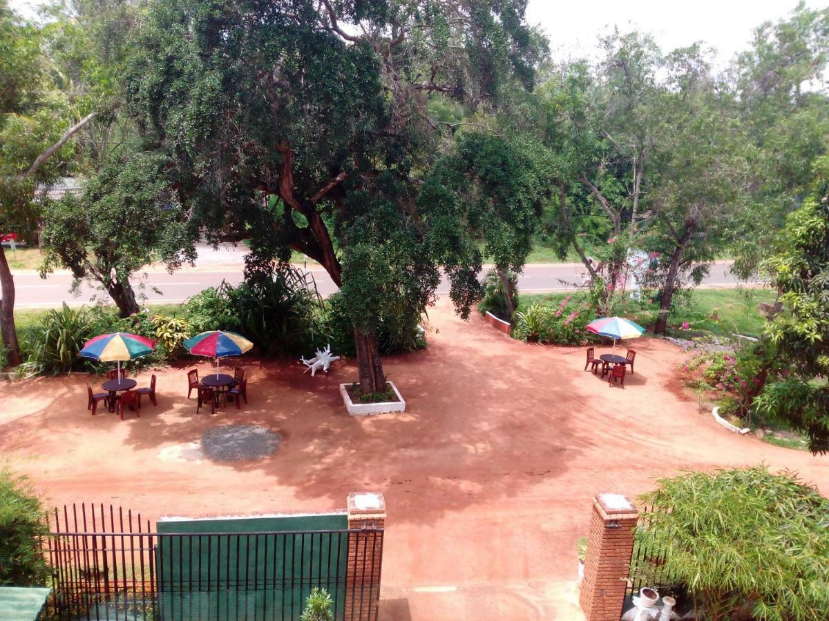 Hotel Moonstone Anuradhapura Exterior foto